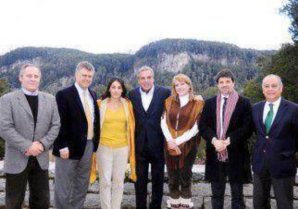 Sapag se reuni� con el embajador chileno por el paso Samor� 