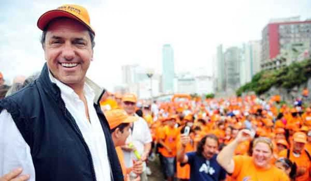 Scioli pasa Juventud a Deportes y le da a su ahijado el poder, de cara a lo m�s fuerte de la campa�a presidencial 