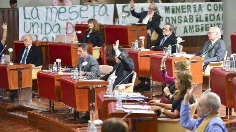 Con una declaraci�n de Diputados, Chubut defiende la Ley Corta y Mu�iz pide �blindarla�