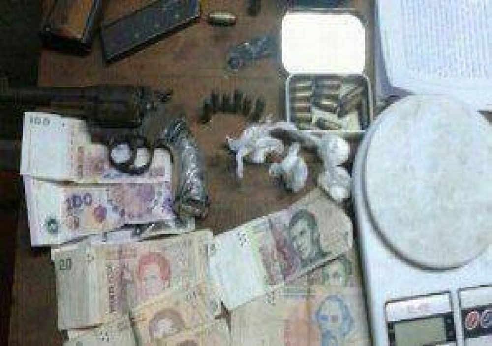 La polic�a hall� coca�na y armas en Barrio Belgrano