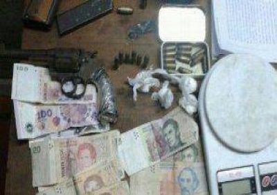 La polic�a hall� coca�na y armas en Barrio Belgrano