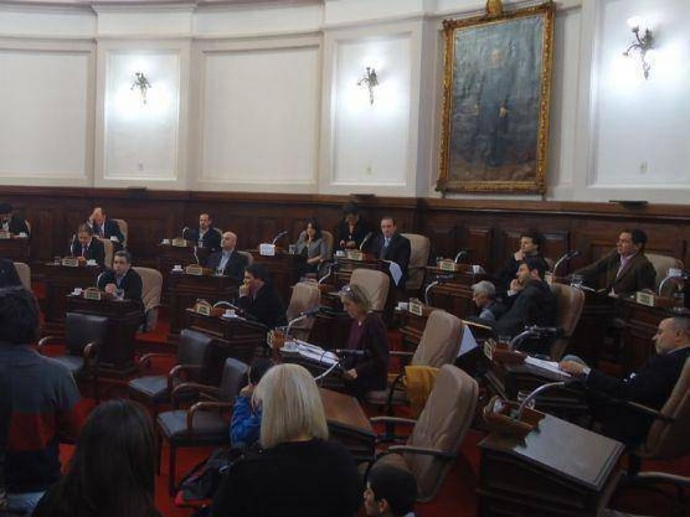 Concejo Deliberante: T�mido repudio a los despidos del diario Hoy