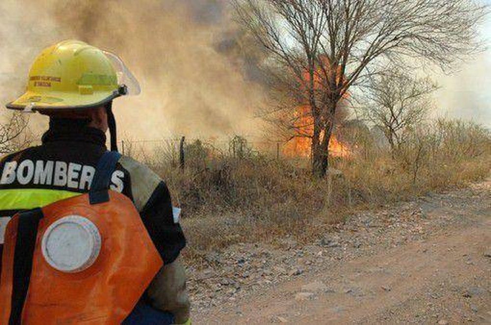 Bomberos control incendio en Santa Mara de Punilla