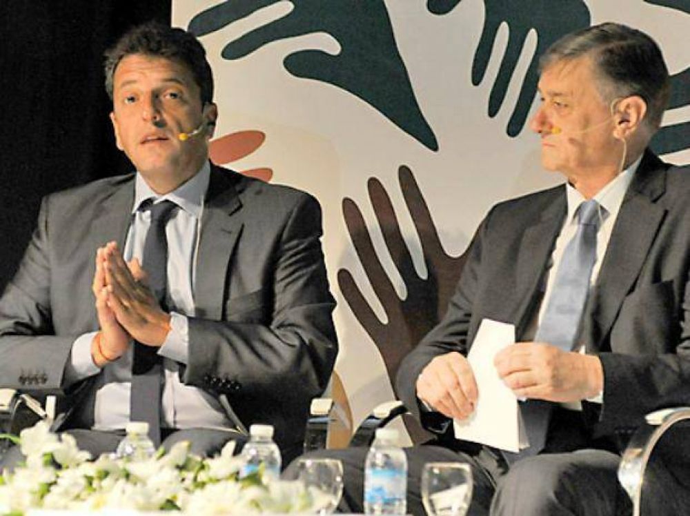 Massa coincidi� con Binner y elogi� a Reutemann en un congreso en Rosario