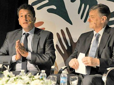 Massa coincidi� con Binner y elogi� a Reutemann en un congreso en Rosario