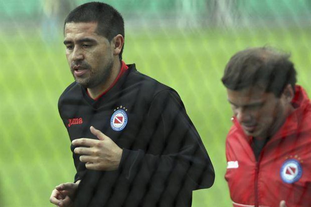 Comienza la gran aventura del Nacional B, con Juan Rom�n Riquelme como protagonista