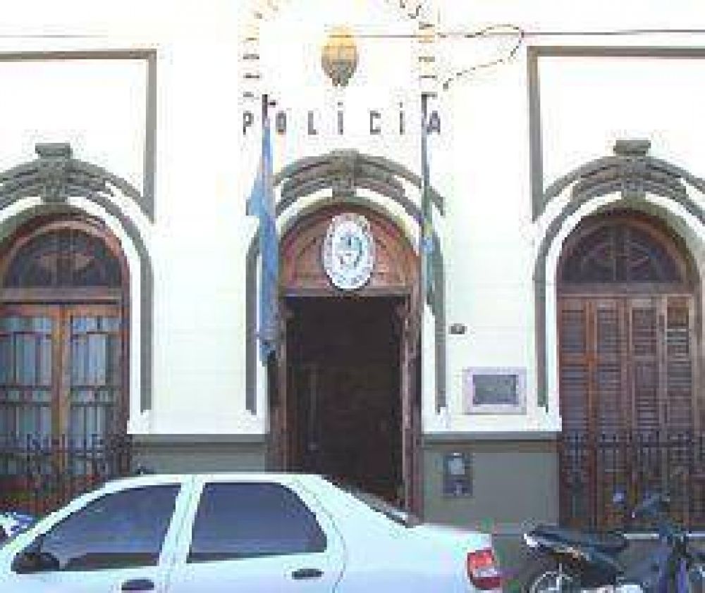 Coparon una vivienda y se alzaron con dinero y joyas  