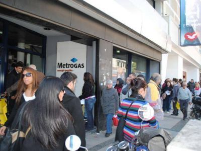 Quejas y filas en MetroGAS