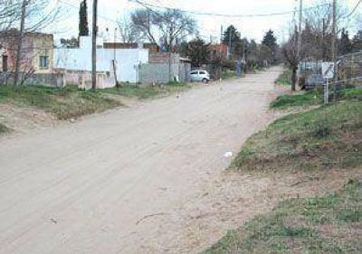 Vecinos del barrio Los Almendros solicitan que desmalecen y limpien los lotes bald�os