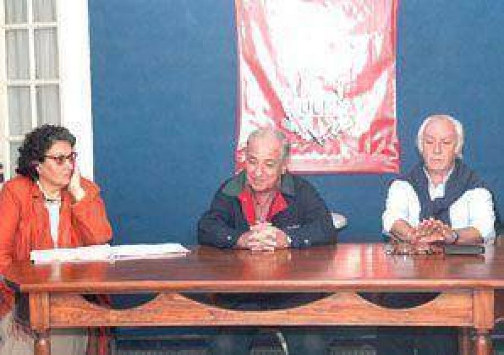 El Radicalismo Aut�ntico confirm� su lista para las internas de la UCR local