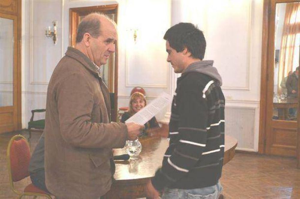 Los 128 adjudicatarios de viviendas sociales firmaron ayer el convenio con Pablo Javier Zurro