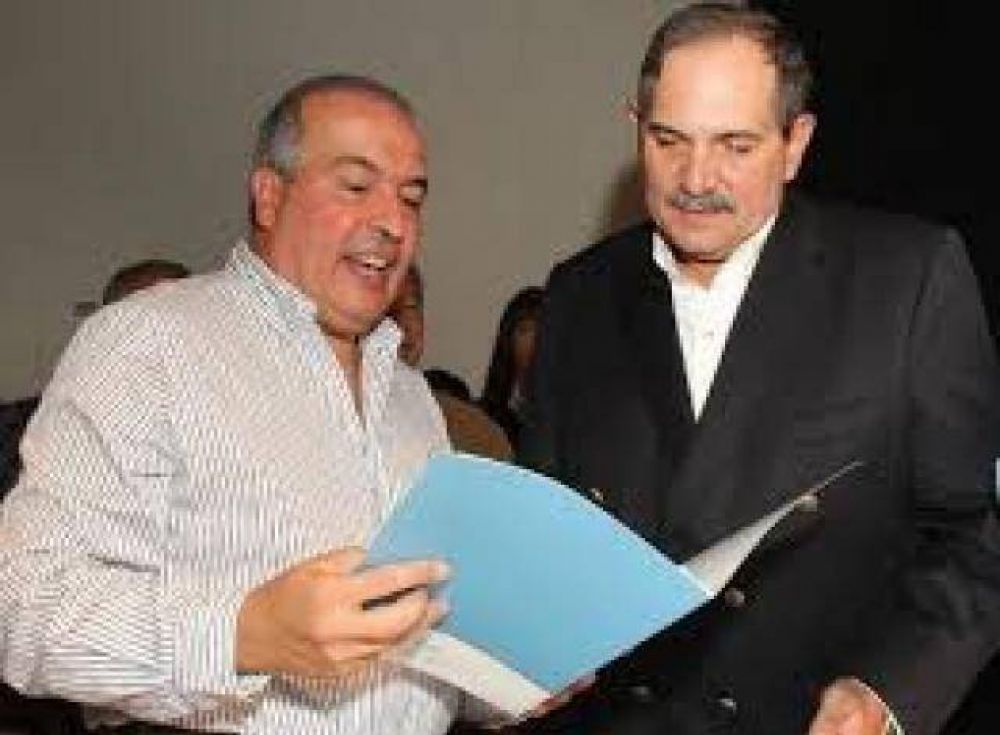 L�pez anuncio que el PEN trabaja �en un ambicioso plan de viviendas para todo el pa�s�
