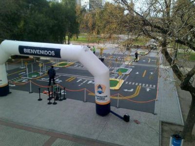 Una pista en la plaza para ense�ar las normas de tr�nsito