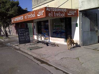 Cortocircuito produjo incendio en un autoservicio