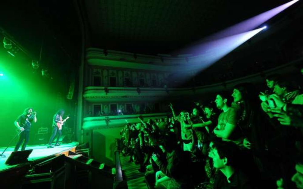 Rata Blanca vibr� en el Teatro Gualeguaych�