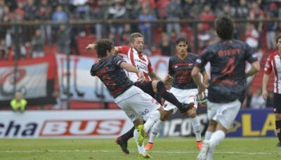 Instituto igual� ante Col�n en el arranque de la B Nacional