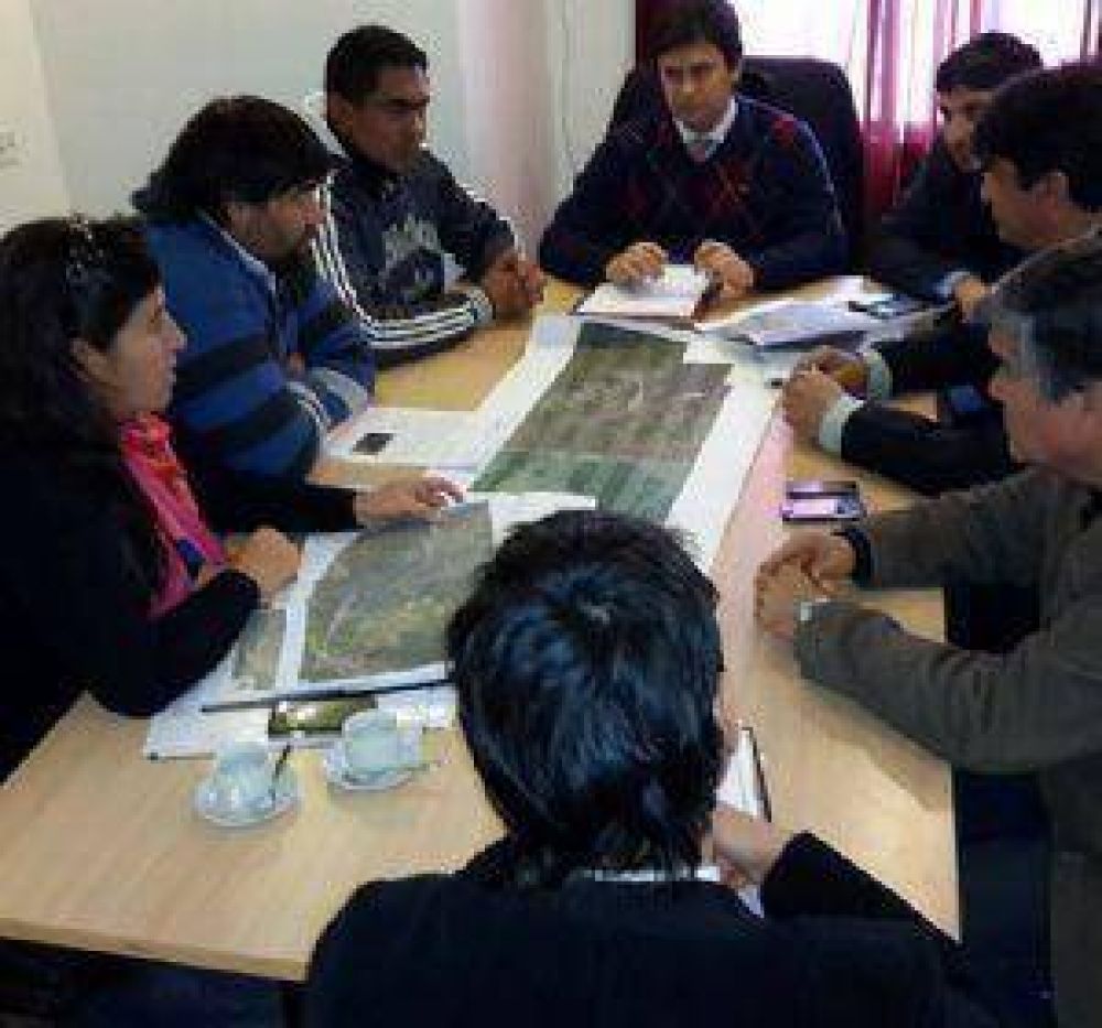 Nueva reuni�n para llevar soluciones a pobladores de Huaycama