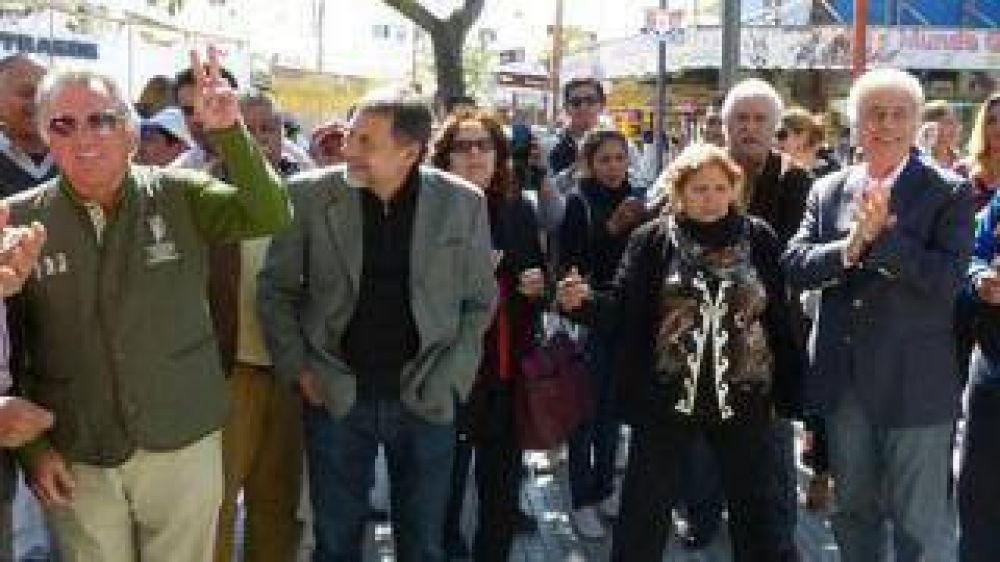 El gastron�mico Barrionuevo acompa�� a De la Sota en su visita a Santiago del Estero