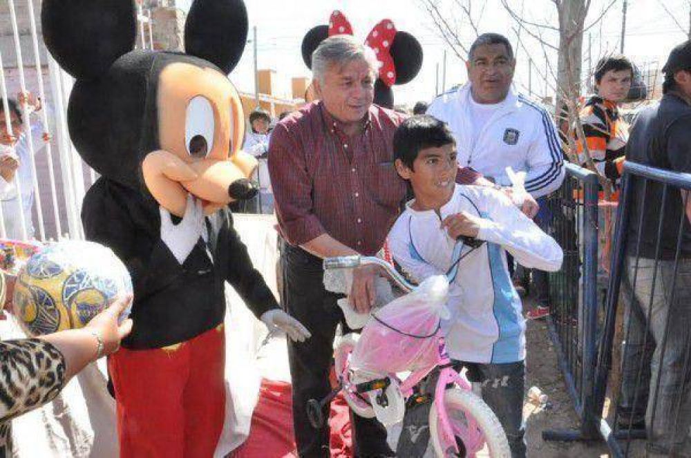 El Intendente Infante particip� de diversos festejos por el D�a del Ni�o en los barrios de la capital