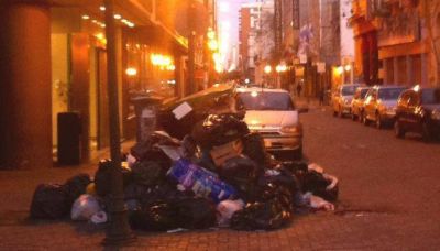 El Centro, tapado de basura y con desbordes cloacales