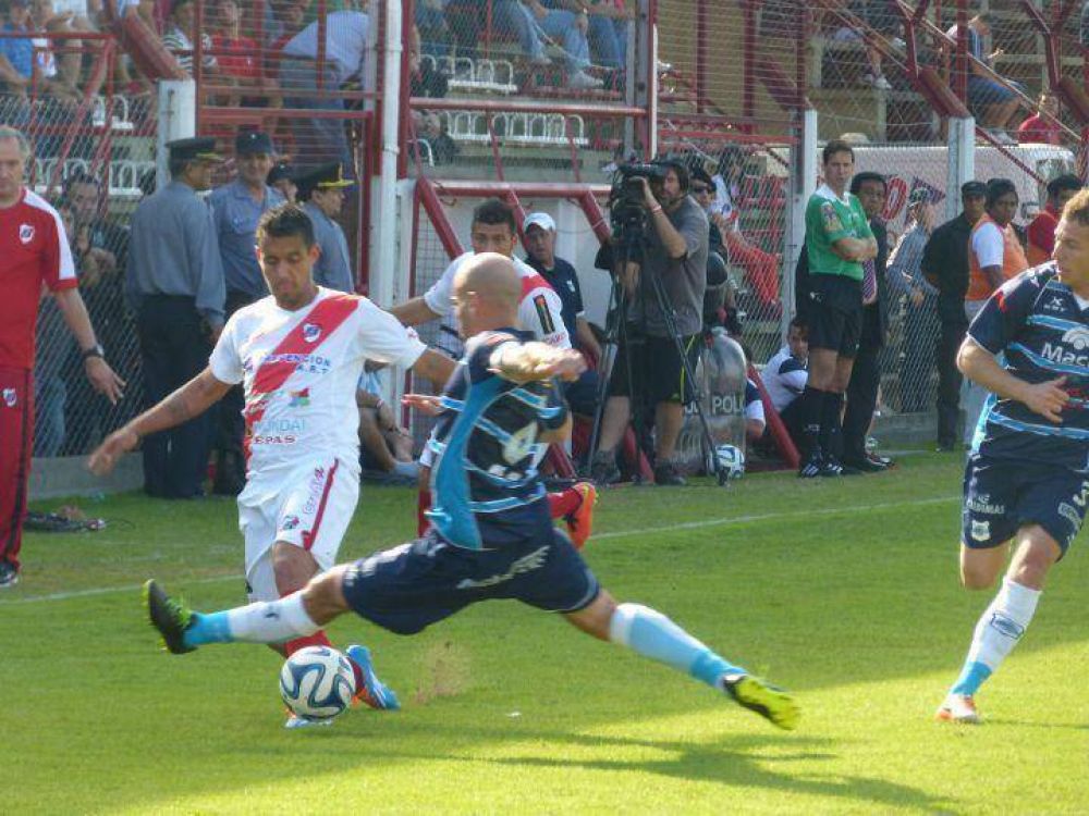 Guaran� empat� 0 a 0 con Gimnasia (J) gracias a �Chiquito� Cossentino