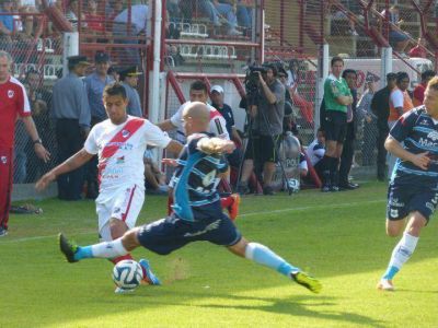 Guaran� empat� 0 a 0 con Gimnasia (J) gracias a �Chiquito� Cossentino