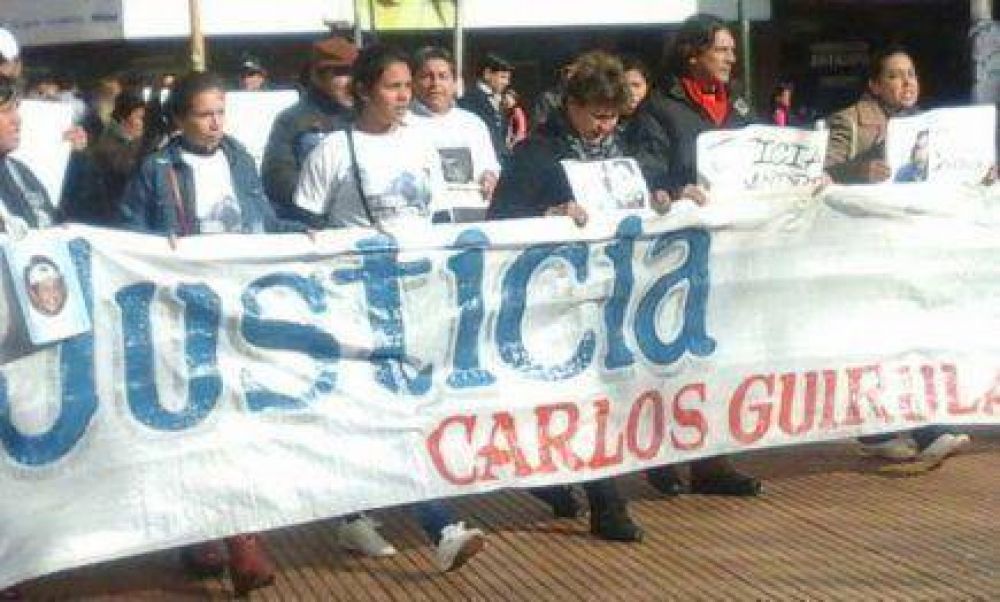 Familiares de v�ctimas de apremios ilegales marcharon pidiendo justicia
