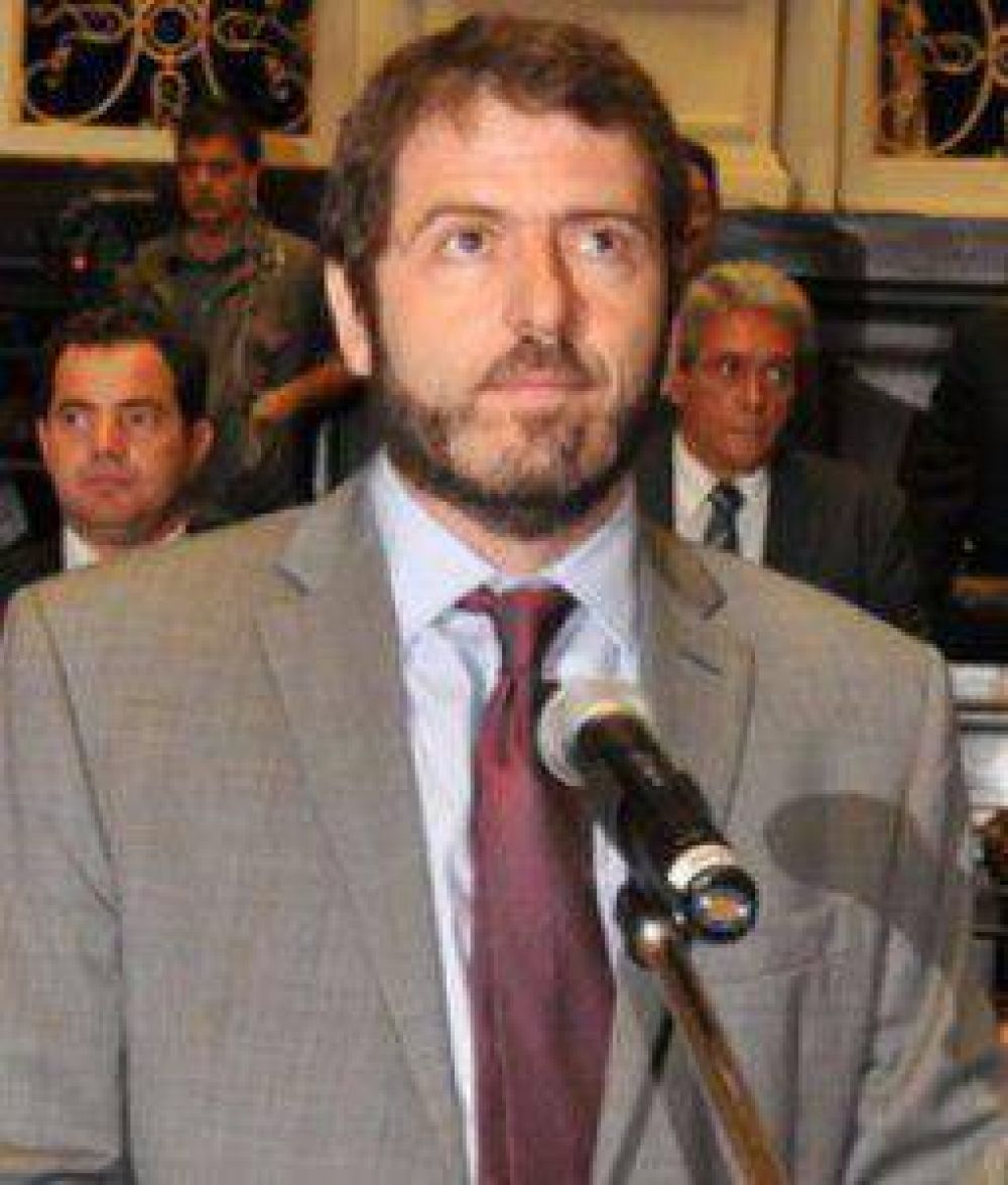 Nardelli present� un proyecto sobre manejo del fuego