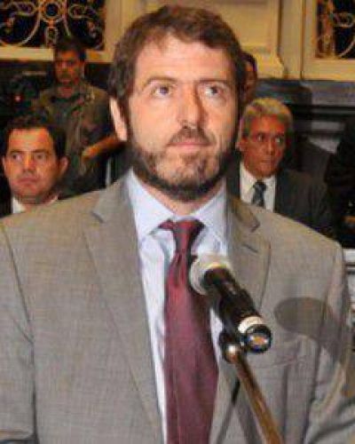 Nardelli present� un proyecto sobre manejo del fuego