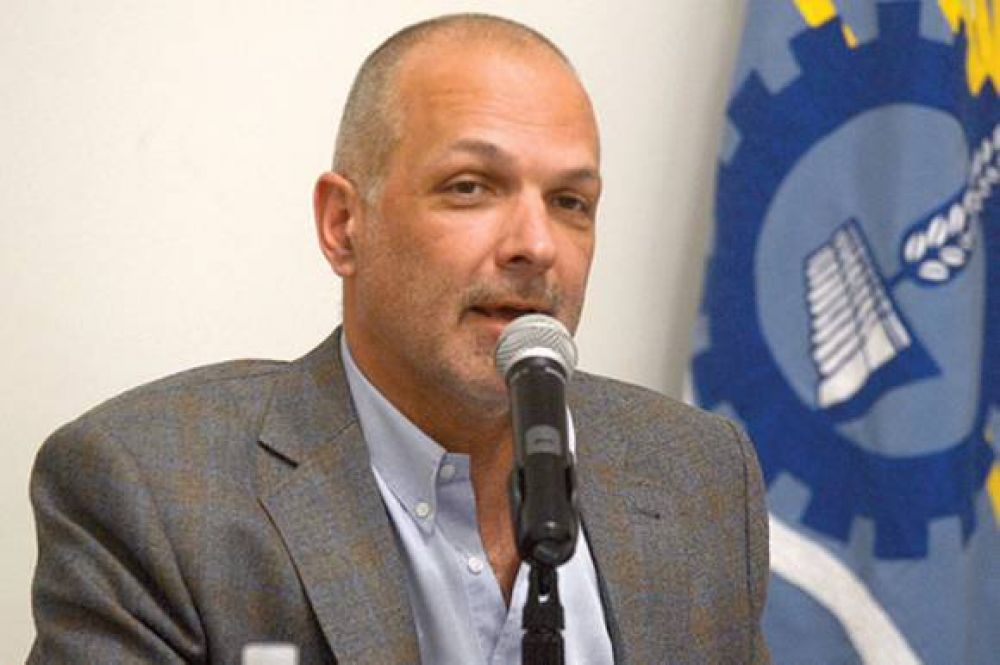 El gobernador desminti� que oculte dinero en las Bahamas y dijo que �actores pesados� est�n detr�s de esa acusaci�n