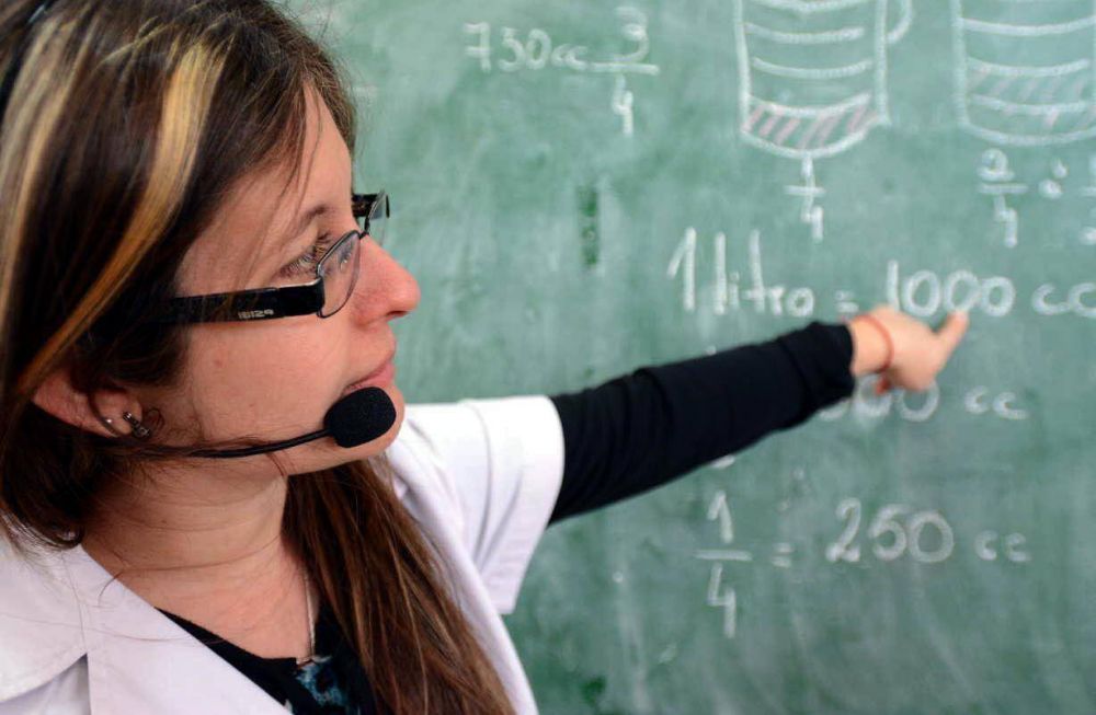 Cada vez m�s docentes usan micr�fonos para dar clase