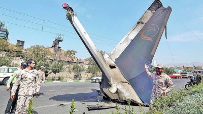Otra tragedia deja 40 muertos al estrellarse un avi�n en Ir�n