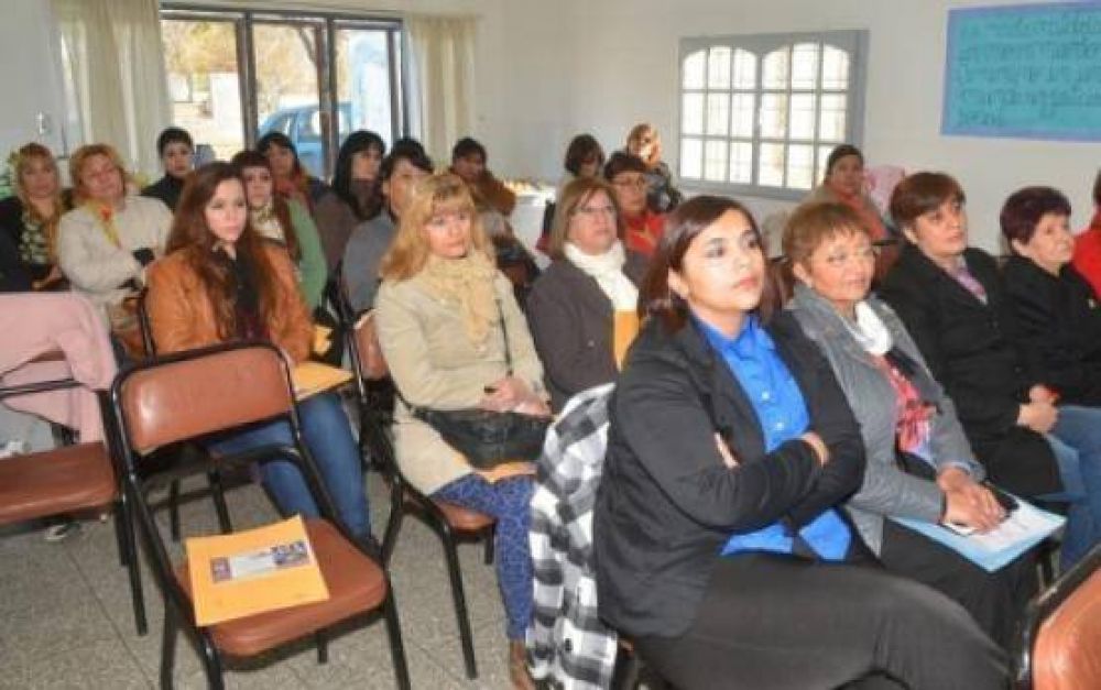 Ofrecieron charla para mujeres del PJ que desempe�an cargos pol�ticos