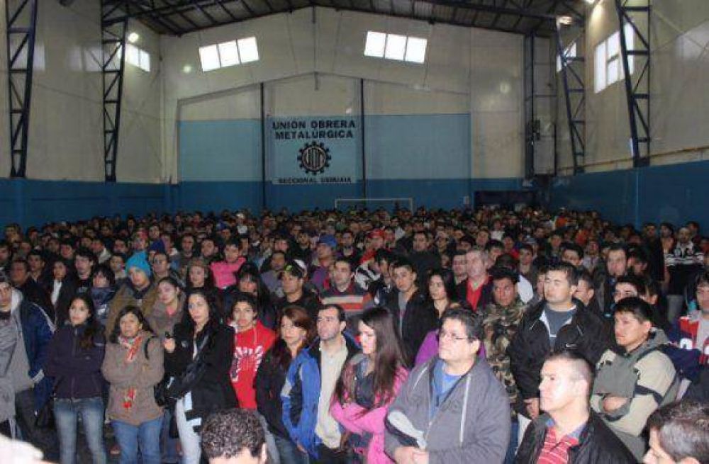Tapia recibi el apoyo masivo de los metalrgicos de Ushuaia