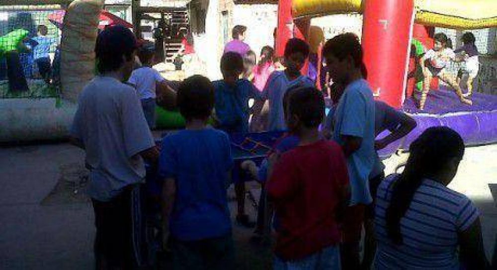 La Fundaci�n Abriendo Surcos festej� el d�a del ni�o en el barrio Guadalupe