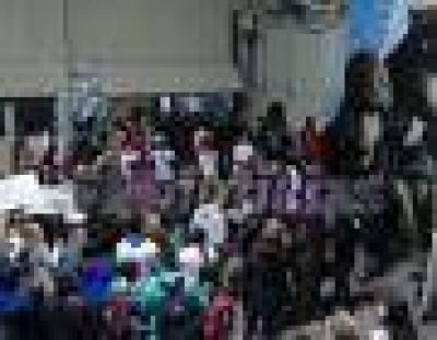 Cientos de vecinos le exigieron a Curto seguridad en Tres de Febrero