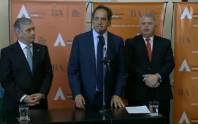 Polic�a Comunal: Scioli firm� la adhesi�n de San Vicente y critic� a intendentes massistas