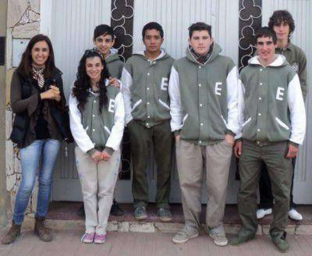 Alumnos del C.E.P.T. N� 17 y la UBA, realizan an�lisis de agua gratuito en zona rural