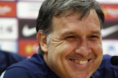 A un paso del anuncio oficial, Gerardo Martino ya se prueba el buzo de DT de la selecci�n