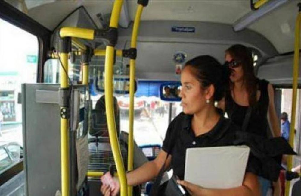 Impulsan descuento en transporte interurbano para estudiantes