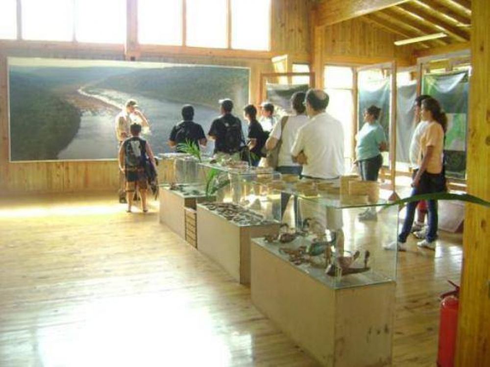 Entrega de equipos al Centro de Visitantes del Parque Mocon�