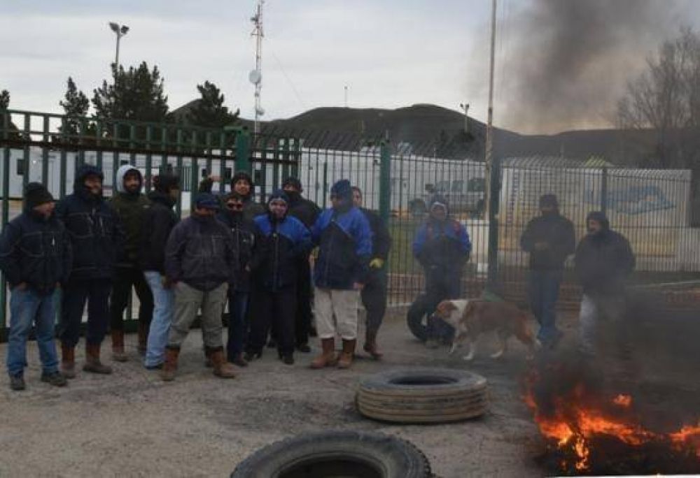 Por falta de pagos, trabajadores de INCRO bloquean Sinopec