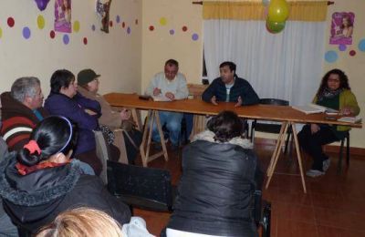 Grasso se reuni� con los vecinos del barrio San Benito