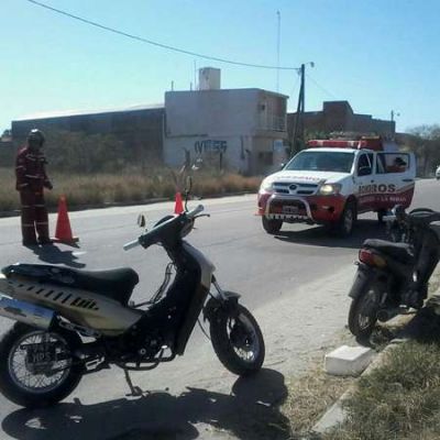 Choque entre motos dej� ni�os heridos