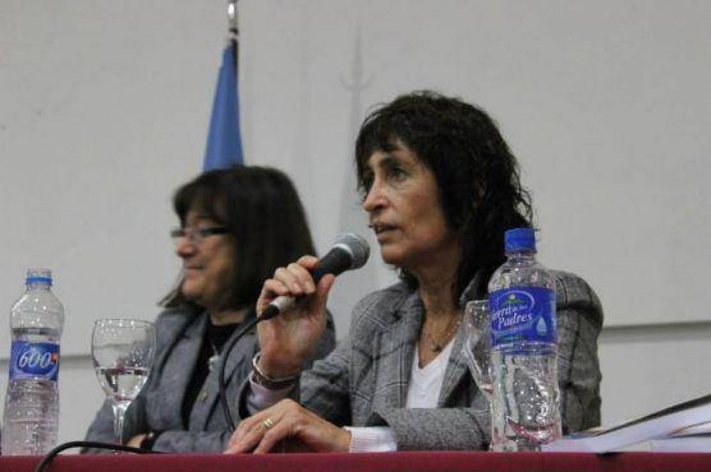 Ana Castagneto: �Nosotros no tenemos pol�ticos de escritorio, todo el mundo hace territorio�