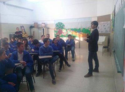Los J�venes de la UCIP estuvieron en el Colegio Juan Gutenberg