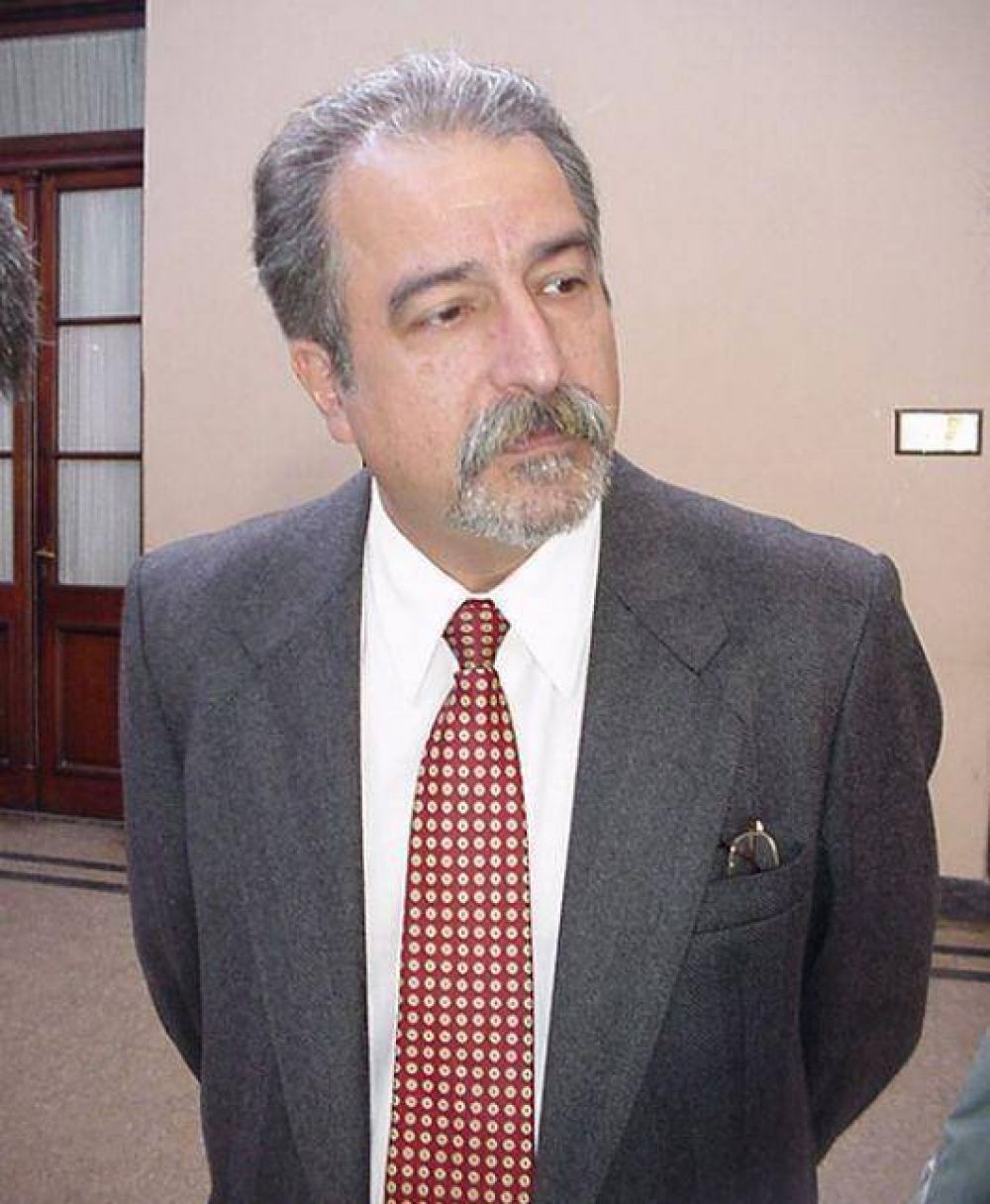 Mansutti qued� en el centro de la escena