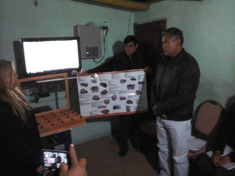 Miner�a capacit� a polic�as en Antofagasta de la Sierra