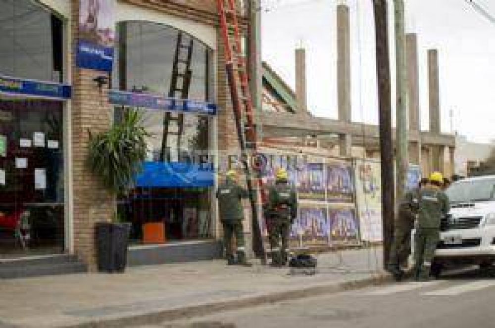 Municipales denunciados por realizar conexi�n trucha en plena Gal�ndez
