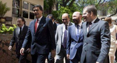 Insfr�n formar� parte de la comitiva presidencial que visita el Paraguay